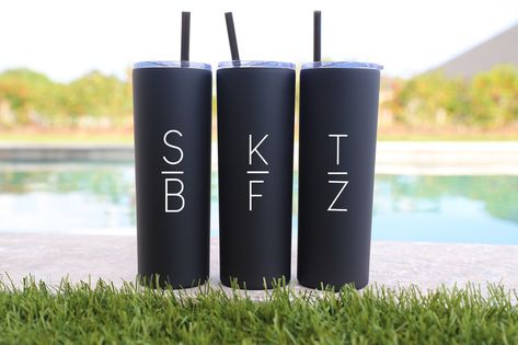 Personalized Tumblers For Men, Gifts For Groomsmen, Brunch Celebration, Bottles Design, Personalized Wine Tumbler, Wedding Tumblers, Bbq Gifts, Groomsmen Gifts Personalized, Cold Fits