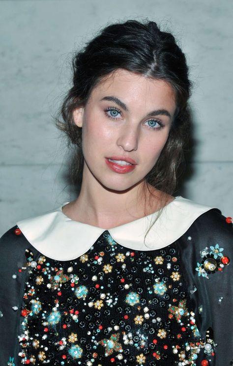 Rainey Qualley, Dark Pink Lipstick, Tied Up Hairstyles, Chanel Fine Jewelry, Margaret Qualley, Loose Ponytail, Rose Byrne, Celeb Crush, Dakota Fanning