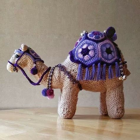 African Flower Crochet Animals, African Flower Crochet, Skull Crochet, Flower Animals, Crochet African Flowers, Flower Toy, Knitting Loom, African Flowers, Crochet Hexagon