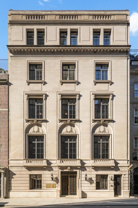 New York Townhouse, Nyc Townhouse, American Mansions, Classic Facade, Classical Building, Townhouse Exterior, Mansion Floor Plan, Classic Building, Building Front