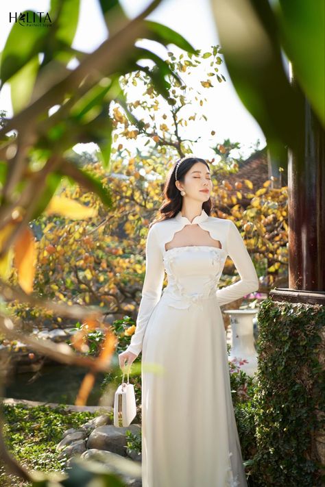 Dresses For Formal Events, Vietnamese Wedding, Bride Dress Simple, Modern Cheongsam, Traditional Wedding Dresses, Traditional Wedding, Wedding Guest Outfit, Bride Dress, Couture Fashion