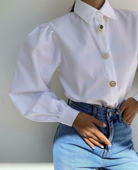 Celebrity Casual Outfits, Women Blouses Fashion, Mode Abaya, Street Style Chic, Elegant Shirt, Outfit Inspo Fall, Blouse Vintage, White Blouse, Upcycle Clothes