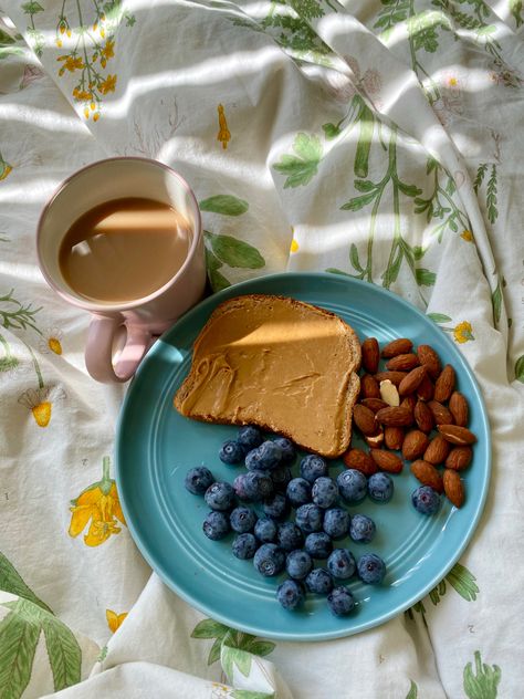 Tea Breakfast Aesthetic, Peanut Butter Toast Ideas, Peanut Butter On Toast, Apples And Peanut Butter Aesthetic, Almond Butter Aesthetic, Peanut Butter Toast Breakfast, Peanut Butter Toast Aesthetic, Aesthetic Toast Breakfast, Almond Butter Toast Aesthetic