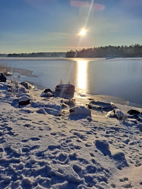 Sunny winter day. Winter landscape Sunny Winter Aesthetic, Sunny Winter Day, Sunny Winter, Winter Day, Sunny Day, Sunny Days, Sunnies