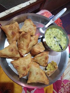 Todays menu: Indian popular snacks: Testy Food, Todays Menu, Popular Snacks, Potato Curry, Dry Snacks, Desi Food, Samosa, Yummy Snacks, Chutney