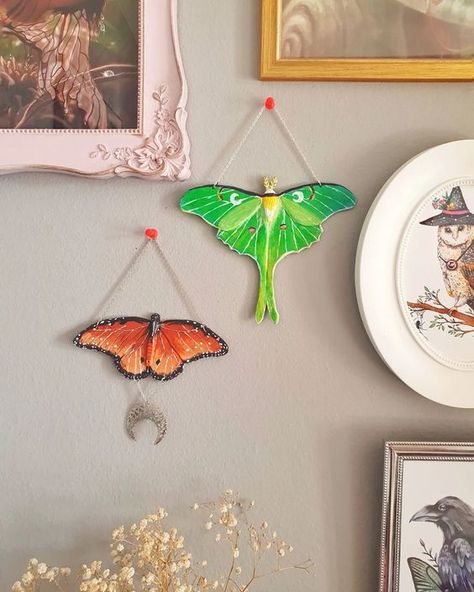 Clay Luna Moth, Magic Decorations, Clay Wall Hanging, Clay Wall Art, Clay Wall, Luna Moth, Pottery Crafts, Clay Art Projects, Diy Stuff