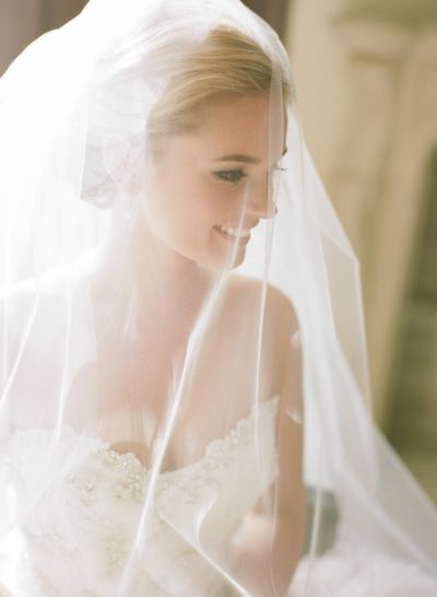 Gorgeous bridal makeup and veil Blush Veil, Wedding Dress And Veil, A Wedding Dress, Wedding Photography Inspiration, Wedding Veils, Wedding Pics, Wedding Poses, Here Comes The Bride, Bridal Veil