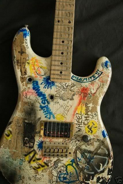 Cool Instruments, Guitar Aesthetic, Famous Guitars, Bass Guitar Lessons, Electric Guitar Design, Stratocaster Guitar, Guitar Kids, Guitar Obsession, Guitar Photography