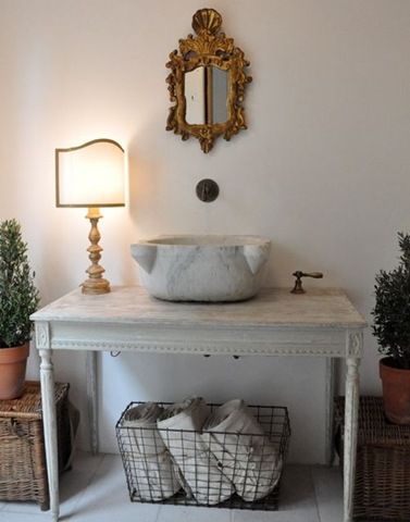 beautiful French Country Baskets, Classic White Bathrooms, Vintage Style Bathroom, Patina Style, French Country Bathroom, Bathroom Vanity Designs, French Farmhouse Decor, Vanity Design, Country Interior