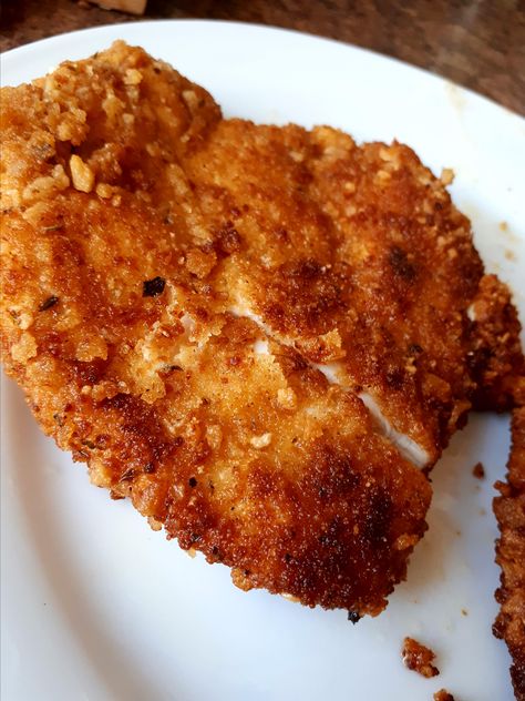 Crispy Chicken Schnitzel, Schnitzel Recipe, Chicken Batter, Fried Chicken Cutlets, Schnitzel Recipes, Chicken Schnitzel, Pan Fried Chicken, Chicken Entrees, Turkey Dishes