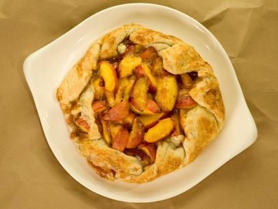 Fresh Peaches and Cream Rustic Pie Recipe | Kelsey Nixon | Food Network Rustic Pie, Kelsey Nixon, Fresh Peach Pie, Peach Pie Recipes, Summer Pie, Sweet Dough, Fresh Peaches, Peaches And Cream, Summer Dessert Recipes