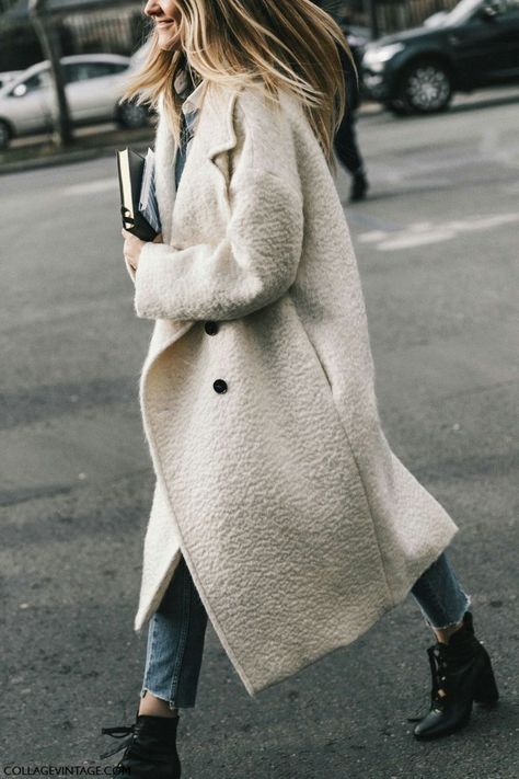 A classic white overcoat is a must for the winter. Paris Street Fashion, Fall Fashion Coats, Coat Outfit, Looks Street Style, Street Style Paris, White Coat, Mode Inspo, Casual Winter Outfits, Looks Style