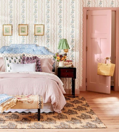 Cozy Cabin Decor, Maximalist Aesthetic, Cottagecore Room, Cottagecore Home, Traditional Cottage, Popular Decor, Cottagecore Style, Home Aesthetic, Decorating Style