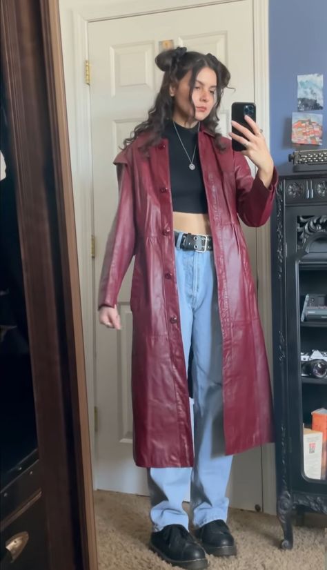 Leather Coat Outfit, Outfit Trench, Red Leather Coat, Mantel Outfit, Burgundy Leather Jacket, Burgundy Outfit, Trench Coat Outfit, Leather Trench, Star Wars Baby