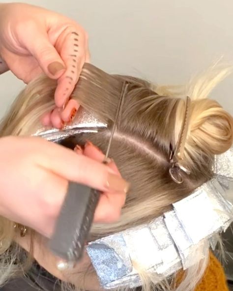 Jamie McDaniel Redken Artist on Instagram: “Happy Blonding Saturday! 🙌 . . . Here is a classic Mohawk sectioning using slices with vertical placement. @alliegnoble loves to be bright,…” Mohawk Section Highlights, Mohawk Highlight Placement, Highlights Sectioning Hair, Slicing Highlights, Slice Highlights, Partial Highlights, Hair Tutorials, Women's Hair, Artist On Instagram