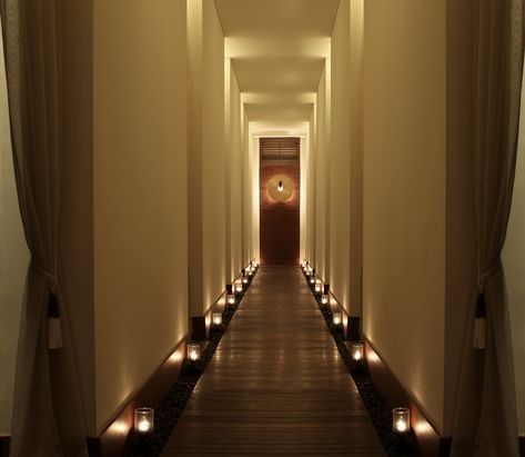 Spa Hallway, Spa Relaxation Room, Beauty Salon Interior Luxury, Spa Design Interior, Spa Massage Room, Japanese Spa, Ayurvedic Spa, Reiki Room, Spa Lounge