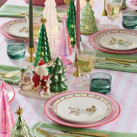 Win a Christmas-themed holiday dining set and drinkware for 8!  🍽️
https://sweepstakesfanatics.com/lenox-merry-marcels-christmas-in-july-sweepstakes/ Pink Christmas Table, Colorful Christmas Lights, Christmas Table Setting, Red Christmas Decor, Snow Bunny, Nice List, Christmas String Lights, Christmas Tablescapes, Christmas Dining