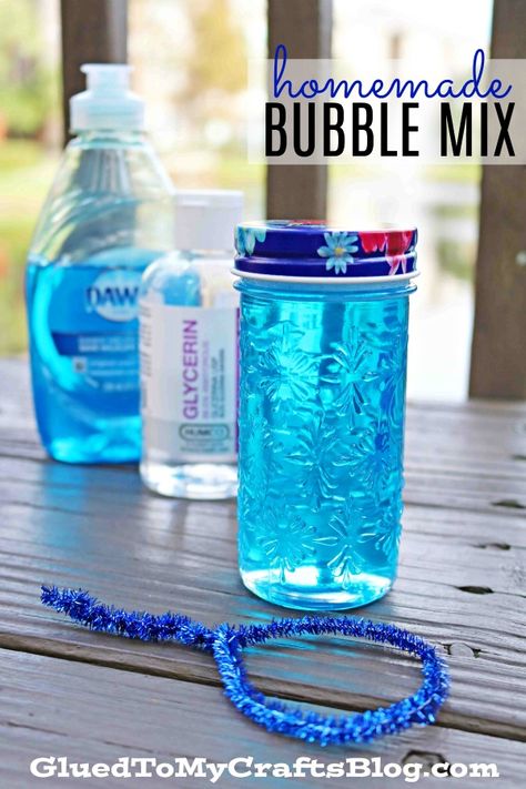 Homemade Bubble Mixture and Wands - Summer Boredom Buster For Kids - Gift Idea - Kids Craft Homemade Bubble Wands, Homemade Bubble Solution, Bubble Crafts, Bubble Mixture, Bubble Diy, Bubble Mix, Boredom Busters For Kids, Homemade Bubbles, Bubble Bottle