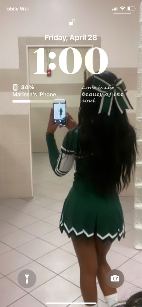 Cheer Pictures Black, Cheer Workout Outfits, Cheer Leader Aesthetic, Cheer Aesthetic Wallpaper, Cute Cheer Hairstyles, Cheer Hairstyles, Cheerleading Picture Poses, Cheer Aesthetic, Black Cheerleaders