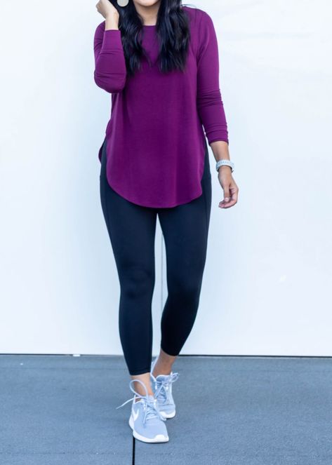 If you are a leggings lover or if you wished you could wear leggings all day everyday and still feel cute and stylish, this post is for you! Here are a few different casual fall tops to wear with leggings to help you feel comfortably stylish! Head to the blog to see all the ways you can work this combo and be fall style ready and comfortable at the same time! Purple Leggings Outfit, Long Tops For Leggings, Casual Fall Tops, Blue Leggings Outfit, Tops To Wear With Leggings, Long Sleeve Shirt Outfits, Outfits Leggins, Leggings Outfit Casual, Fall Vacation