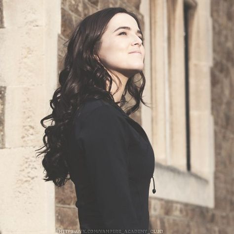 Vampire Academy Rose Hathaway Rose Vampire Academy, Reign Edits, Zoey Deutch Vampire Academy, Vampire Academy Rose, Vampire Academy Movie, Rose Hathaway, Teen Witch, Zoey Deutch, Danielle Campbell