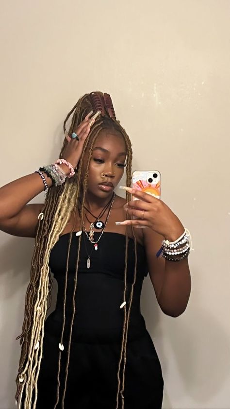 Hairstyles For Fox Locs, Soft Locs Different Colors, Soft Locs With Shells, Faux Locs Styles With Color, Brown And Blonde Soft Locs Black Women, Soft Locs Highlights, Soft Locs With Accessories, Soft Locs With Color Blonde And Black, Bohieman Soft Locs