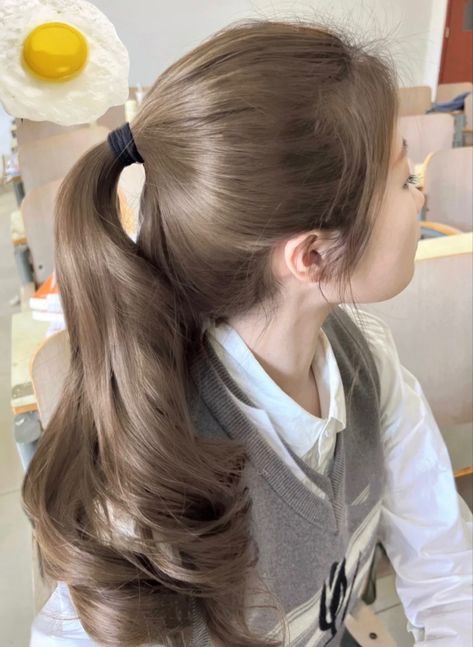 Beige Hair Color, Pixie Hair Color, Grey Hairstyles, Beige Hair, Korean Hair Color, Ash Hair Color, Brown Hair Inspo, Pretty Hair Color, Women's Hairstyles