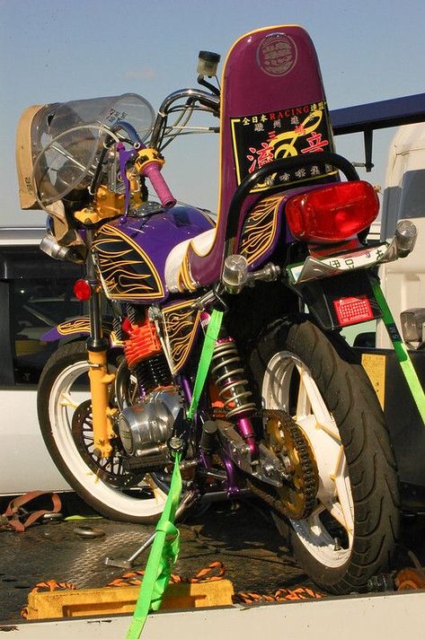 Vintage Japanese Motorcycles, Bosozoku Aesthetic, Motorcycle Gang, Japanese Motorcycle, Motorcycle Aesthetic, Retro Gadgets, Trigger Happy Havoc, Trigger Happy, Kamikaze