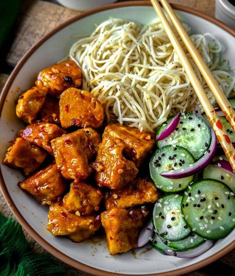 Sweet Chili Tofu and Cucumber Salad Sweet Chili Tofu, Chili Tofu, Soy Tofu, Easy Cucumber Salad, Firm Tofu, Veggie Sandwich, Extra Firm Tofu, White Bean Soup, Pasta Bowl