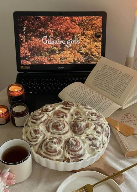 Cinnamon Astetic, Autumn Lifestyle Aesthetic, Fall Cinnamon Rolls Aesthetic, Fall Moodboard Aesthetic, Autumn Morning Aesthetic, Early Autumn Aesthetic, Cinnamon Roll Aesthetic, Early Fall Aesthetic, Cinnamon Rolls Aesthetic