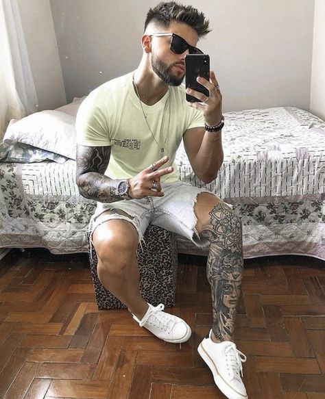 Mens Suit Style, Muster Tattoos, Mens Summer Outfits, Leg Tattoo Men, Mens Fashion Wear, Leg Sleeve Tattoo, Lifestyle Motivation, Mens Fashion Blog, Dapper Style