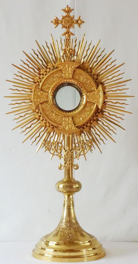 sunburst monstrance Monstrance Art, Monstrance Catholic, Catholic Church Stained Glass, Traditional Catholicism, Eucharistic Adoration, Eastern Orthodox Church, Jesus And Mary Pictures, Wedding Design Decoration, Spiritual Symbols