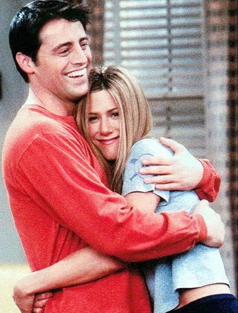 Rachel & Joey 🥺💕 #Rachel #Rachel green #joey #joeytribbiani #friends #cute #couple #hug #90s #90sfashion #vintage Rachel In Friends, Friends Joey And Rachel, Joey Rachel, Joey And Rachel, Jennifer Aniston Friends, Friends Joey, Friends Collage, Rachel Green Friends, Joey Friends