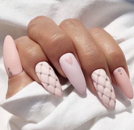 Quilted Nails Designs, Xmas Manicure, Chanel Nails Design, Quilted Nails, Pink Bling Nails, Chanel Nails, Simple Nail Art Designs, Designs Nail, Bling Nails