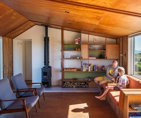 This Te Horo holiday home proves the classic Kiwi bach is not extinct Kiwi Bach, Angled Ceiling, Interior Simple, Outdoor Wood, House And Home Magazine, House Inspo, 인테리어 디자인, House Inspiration, Future House