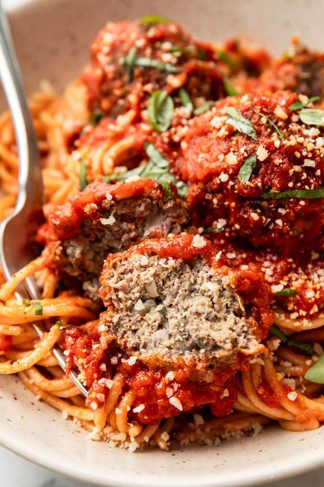 Finding high-protein meals my whole family will eat can sometimes be a challenge, but these baked Italian meatballs are one dish that’s always a favorite in my house. In fact, my kids often ask me if we can have these Italian meatballs for dinner. Of course I say yes! They love the savory, cheesy flavor, and I love that they come together quickly with just a handful of ingredients. Every bite makes me feel like I’m dining at an Italian restaurant. Meatball Photography, Meatballs For Dinner, Baked Italian Meatballs, Baked Meatballs, Meatball Bake, Italian Meatballs, Protein Meals, Easy Oven, Spaghetti And Meatballs