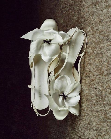 Wedding Shoes Vintage, Perfect Wedding Shoes, Bridal Heels, Shoe Inspo, Wedding Mood, Dreamy Wedding, Vintage Bridal, Pretty Shoes, Dream Shoes