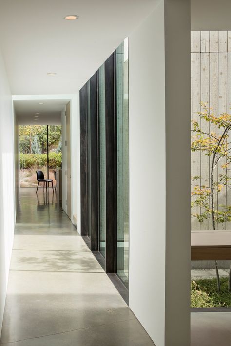 Host House in Utah has windowless facades that hide interior courtyard Home With Concrete Floors, Building A Desk, Interior Courtyard, Clad Home, Wooden Facade, Glazed Walls, Small Basements, Internal Courtyard, Long Hallway