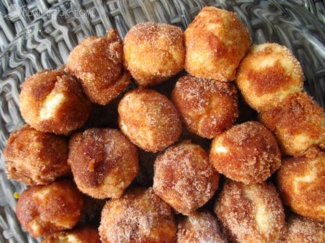 Cinnamon Dough Balls Recipe Cinnamon Balls Recipe, Nut Balls Recipe, Cinnamon Balls, Nut Balls, Broken Biscuits, Cinnamon Caramel, Caramel Topping, Pie Pan, Ice Cream Toppings