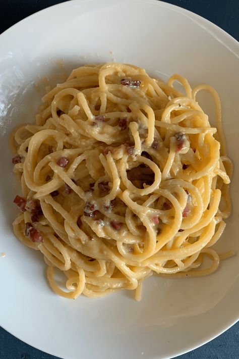 Traditional Spaghetti Carbonara Spaghetti Carbonara Recipe, Carbonara Sauce, Carbonara Recipe, Parmesan Pasta, Spaghetti Carbonara, Italian Cheese, Spaghetti Bolognese, Spaghetti Pasta, Smoked Bacon