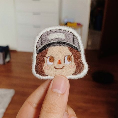 able anna 🦔 on Instagram: “i made my villager ❌ mayor ❌ resident representative ✅ into an embroidered patch! meet beanie from bean island 0 u 0 - SO THIS IS A LIL…” Patch Embroidery Designs, Embroidery Brooch, Felt Patch, Weaving Yarn, Cute Embroidery, Diy Creative Crafts, Embroidery Patches, Christmas Embroidery, Diy Creative