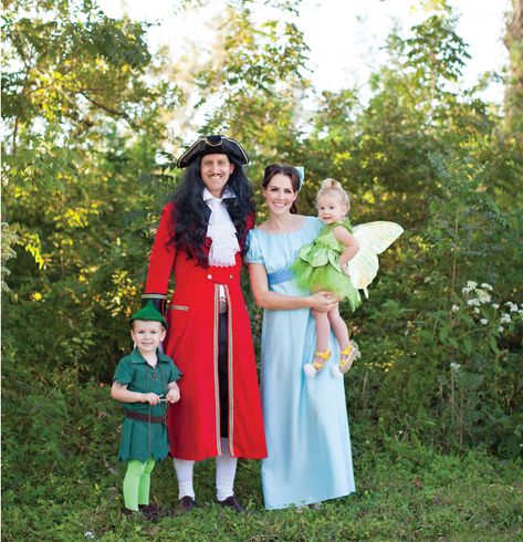 20 Fun Family Halloween Costumes - Everyday Reading Disfraz Peter Pan, Family Costumes Diy, 3 People Costumes, Diy Pirate, Clever Halloween, Pirate Halloween Costumes, Halloween Costumes For 3, Clever Halloween Costumes, Pirate Halloween