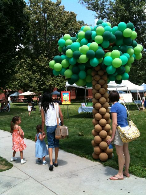 Balloon Tree @Porche Tempest Balloon Tree Diy, Jungle Balloons, Homecoming Floats, Sophia Rose, Balloon Tree, Safari Camp, Balloon Designs, Jungle Theme Birthday, Jungle Birthday Party