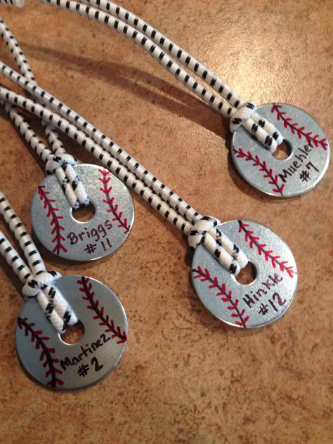 Baseball team gifts Baseball Snacks, Baseball Team Gift, Softball Crafts, Baseball Crafts, Baseball Room, Softball Gifts, Sport Craft, Baseball Boys, Vbs Crafts