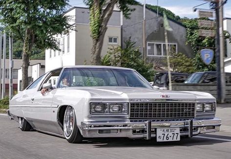 Chevy Caprice Classic, New Model Car, Chevy Trucks Silverado, Low Riding, Caprice Classic, Lowrider Cars, Chevrolet Caprice, Old School Cars, Old Classic Cars