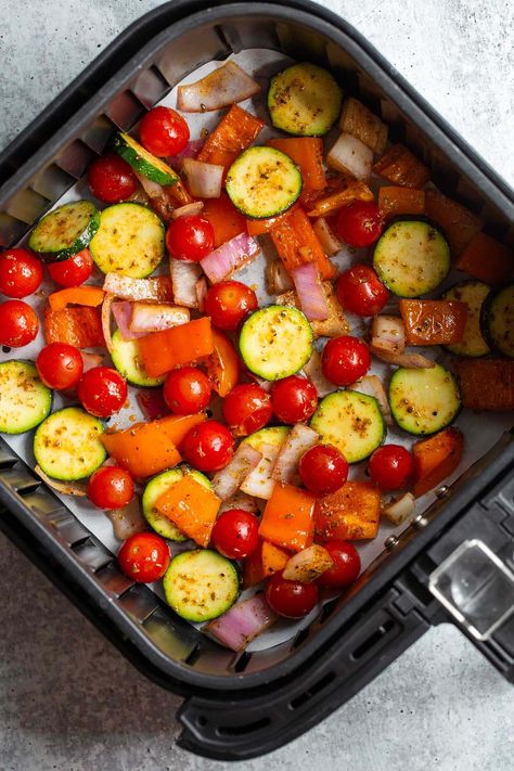 Air Fryer Mediterranean Vegetables roast up perfectly in the air fryer. The combination of vegetables and spices is so flavorful. This is a healthy side dish that's so easy and quick to make. Air Fryer Roasted Vegetable Recipes, Air Fryer Orange Roughy, Vegetables In Air Fryer, Recipes Mediterranean Diet, Mediterranean Vegetables, Ground Turkey Soup, How To Cook Cauliflower, Keto Vegetables, Recipes Mediterranean