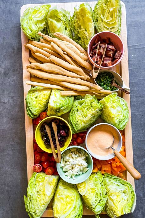 Cabin Meals, Wedge Salad Recipes, Salad Board, Easter Salad, Party Boards, Dinner Board, Wedge Salad, Thousand Island Dressing, Food Bars