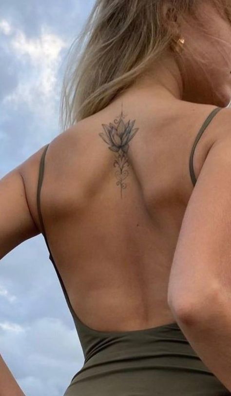 Dekoratívne Vence, 16 Tattoo, Hidden Tattoos, Chic Tattoo, Petite Tattoos, Spine Tattoos For Women, Classy Tattoos, Discreet Tattoos, Dainty Tattoos