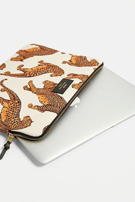 Diy Laptop, Pouch Tutorial, Stationary Gifts, Fabric Toys, Macbook Sleeve, Laptop Covers, Ipad Cover, Macbook Case, Laptop Accessories