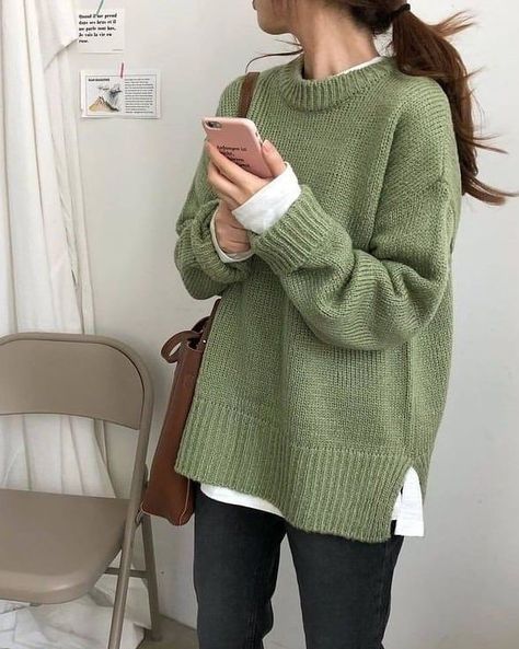 Korean Girl Fashion, Mode Inspo, 가을 패션, Korean Street Fashion, Green Sweater, Korean Outfits, Mode Inspiration, Looks Vintage, Outfit Casual